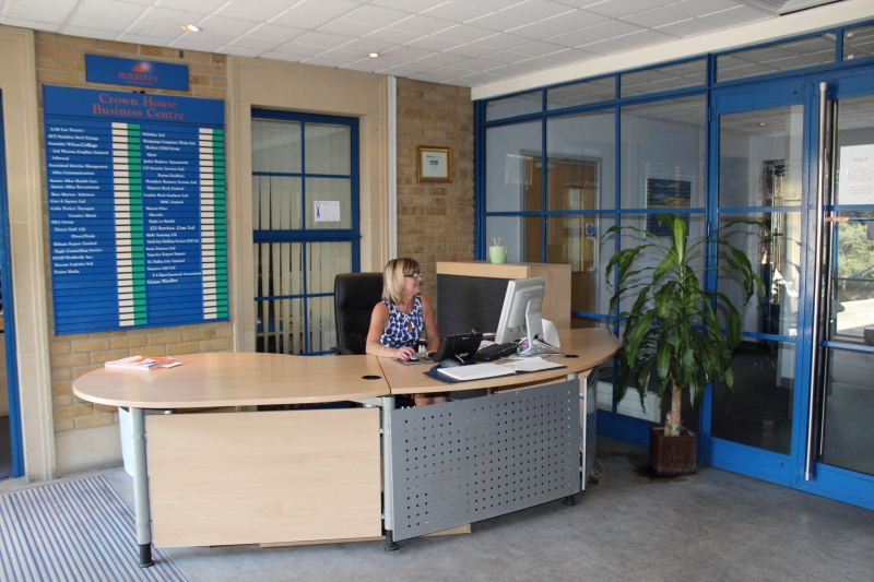 Modern and centrally located in Dartford Crown House, Home Gardens